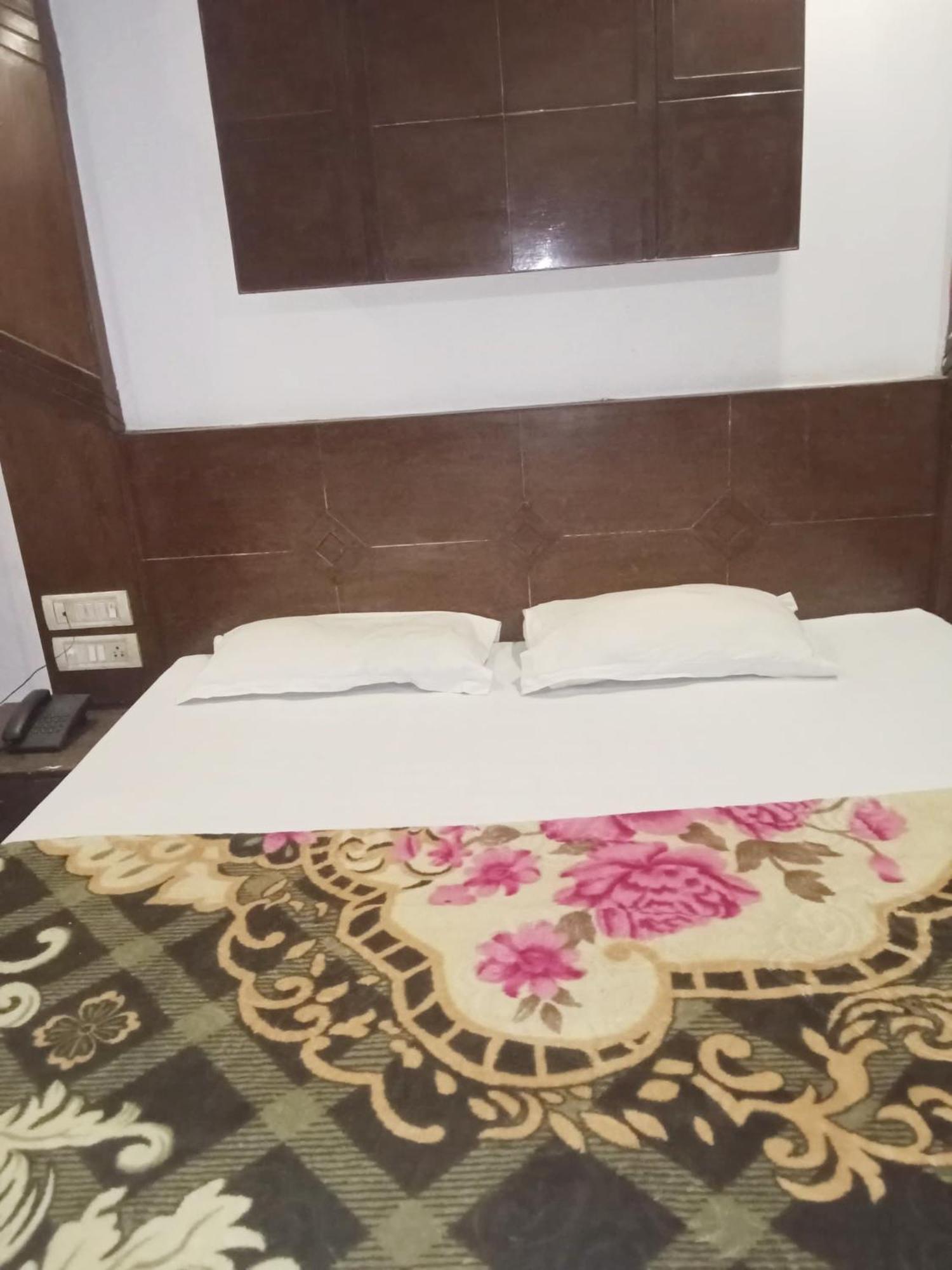 Hotel Odeon Continental New Delhi Exterior photo